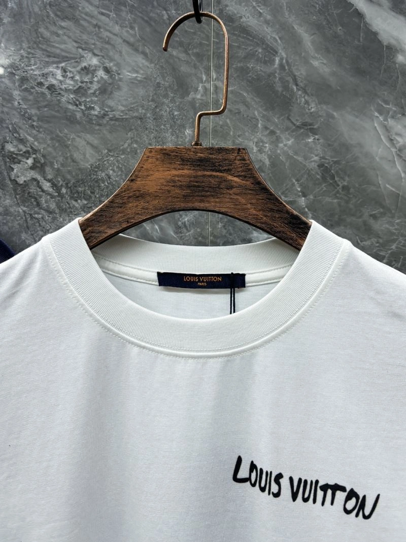 Louis Vuitton T-Shirts Lightweight 136190