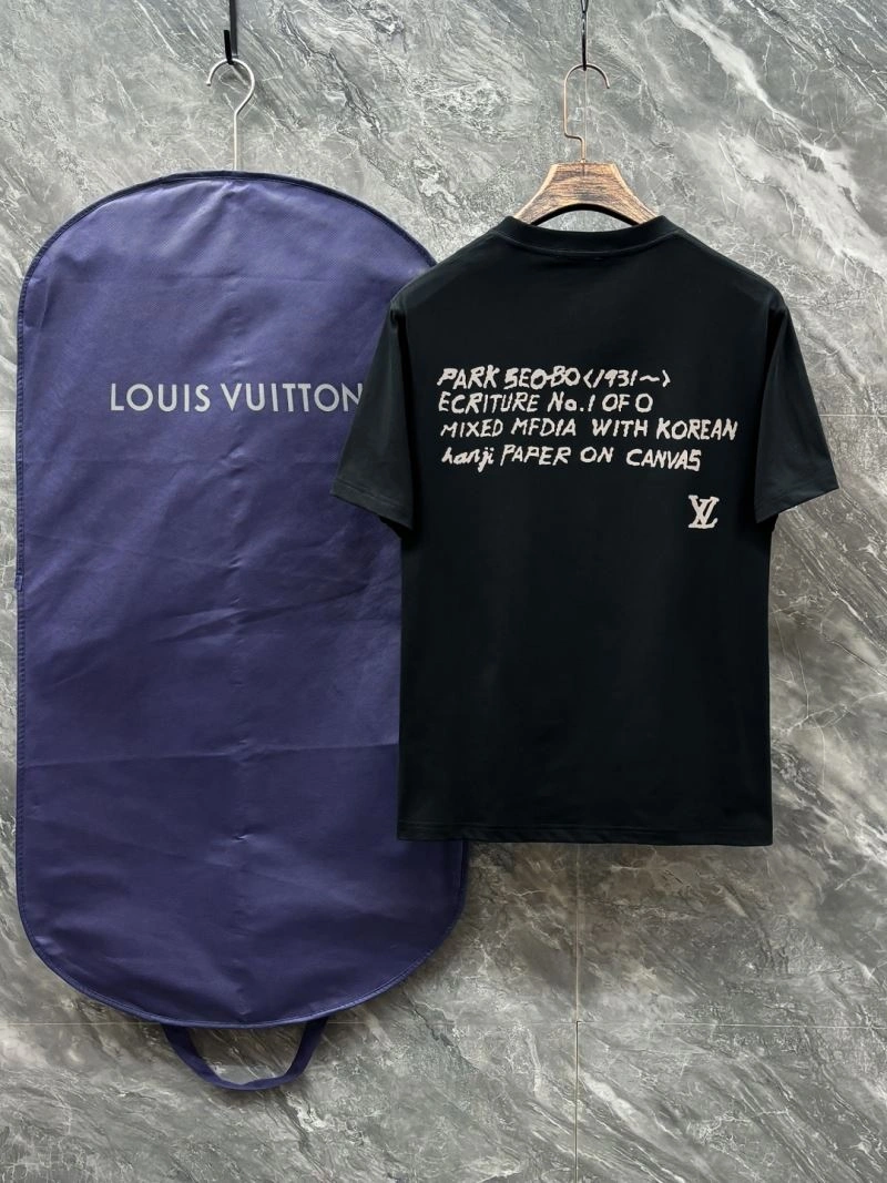 Louis Vuitton T-Shirts Sleek 136186