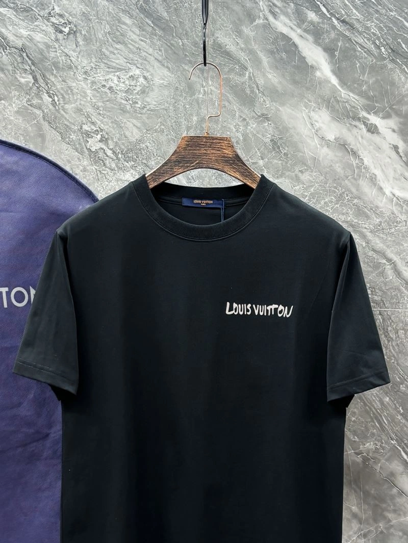 Louis Vuitton T-Shirts Sleek 136186