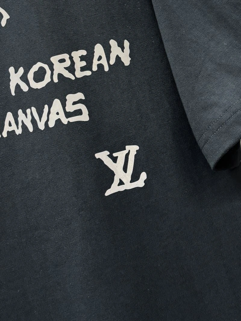 Louis Vuitton T-Shirts Sleek 136186