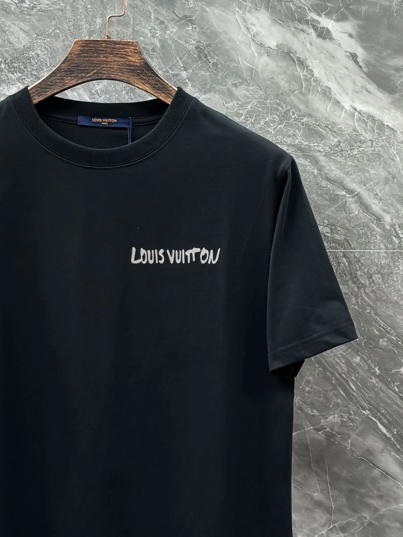 Louis Vuitton T-Shirts Sleek 136186