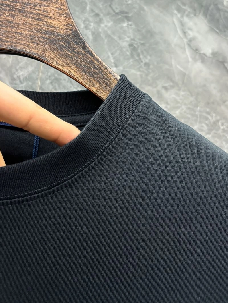 Louis Vuitton T-Shirts Sleek 136186