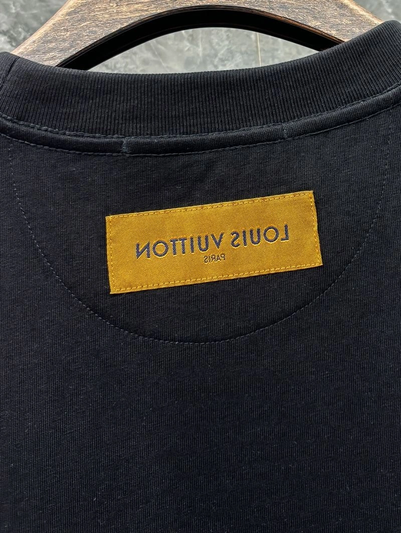 Tailored Louis Vuitton T-Shirts 136173