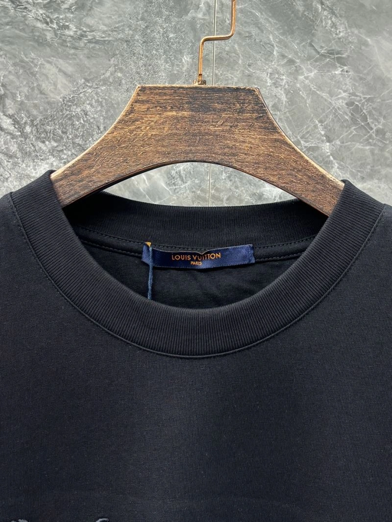 Tailored Louis Vuitton T-Shirts 136173