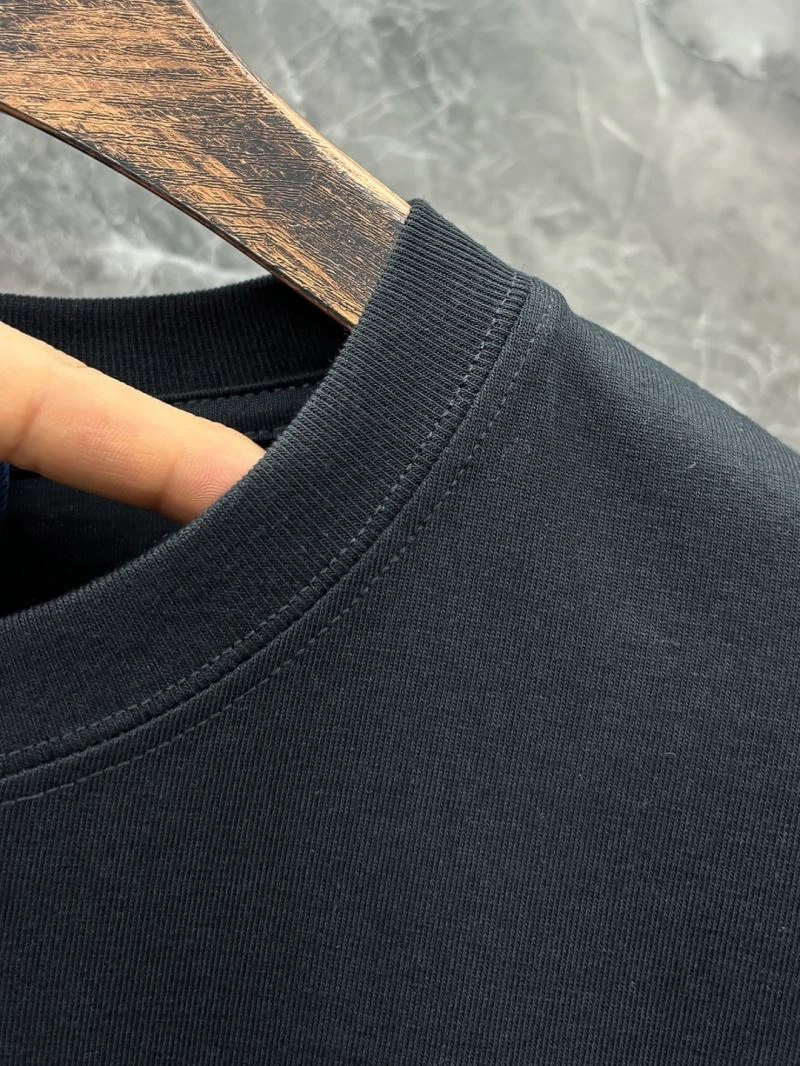 Vibrant Louis Vuitton T-Shirts 136194