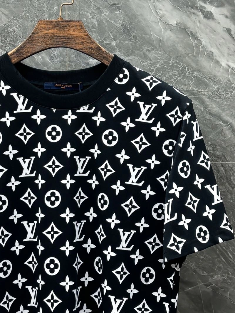 Stylish Louis Vuitton T-Shirts 136172