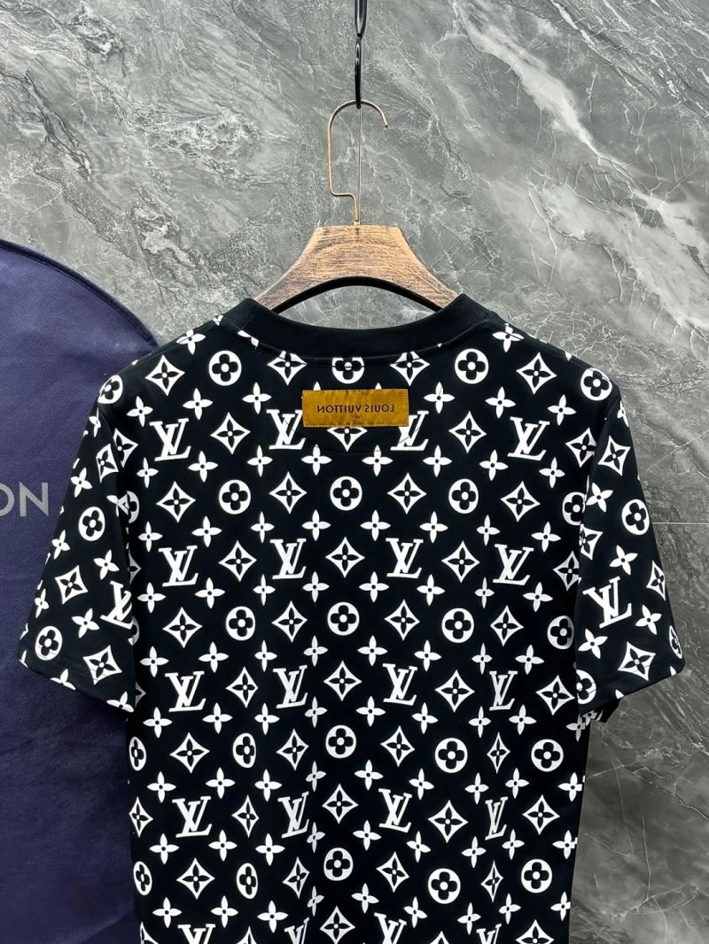 Stylish Louis Vuitton T-Shirts 136172
