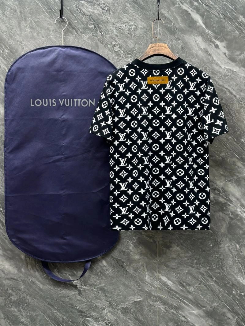 Stylish Louis Vuitton T-Shirts 136172