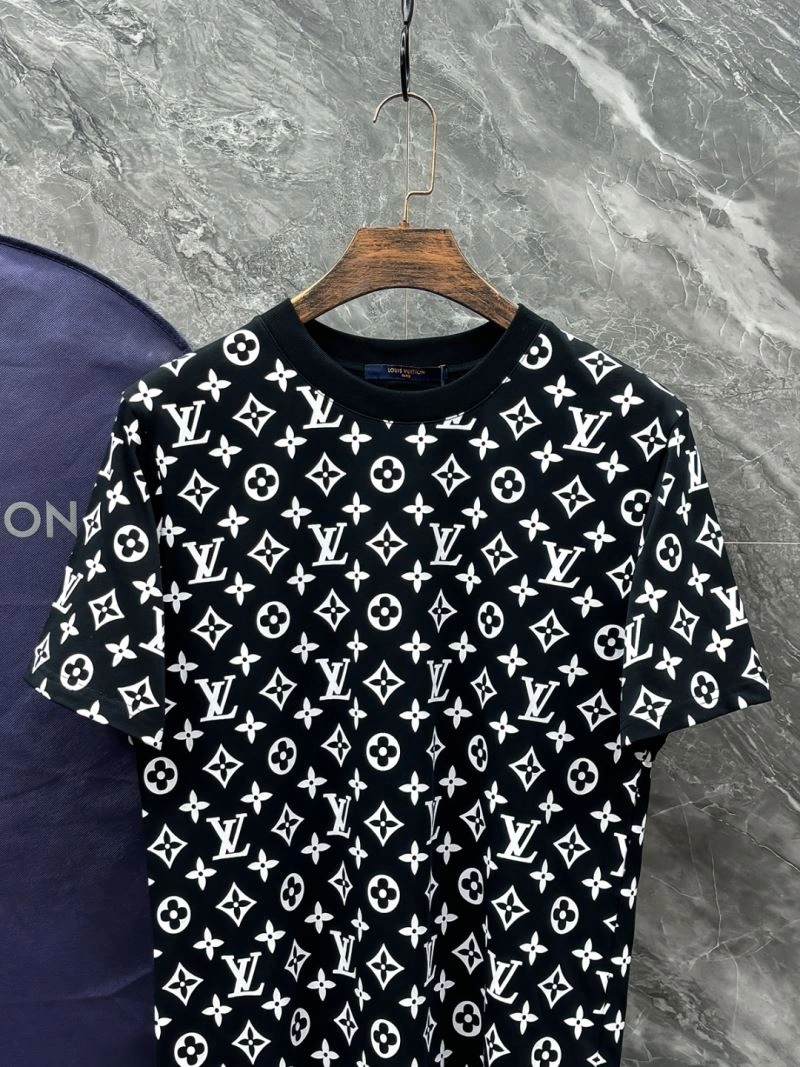 Stylish Louis Vuitton T-Shirts 136172