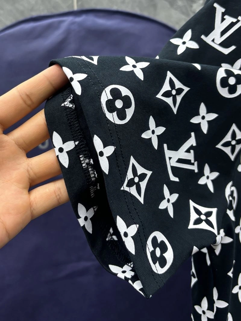 Stylish Louis Vuitton T-Shirts 136172