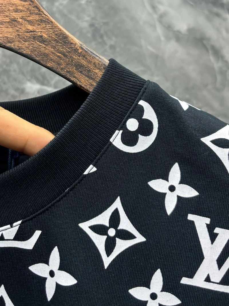 Stylish Louis Vuitton T-Shirts 136172