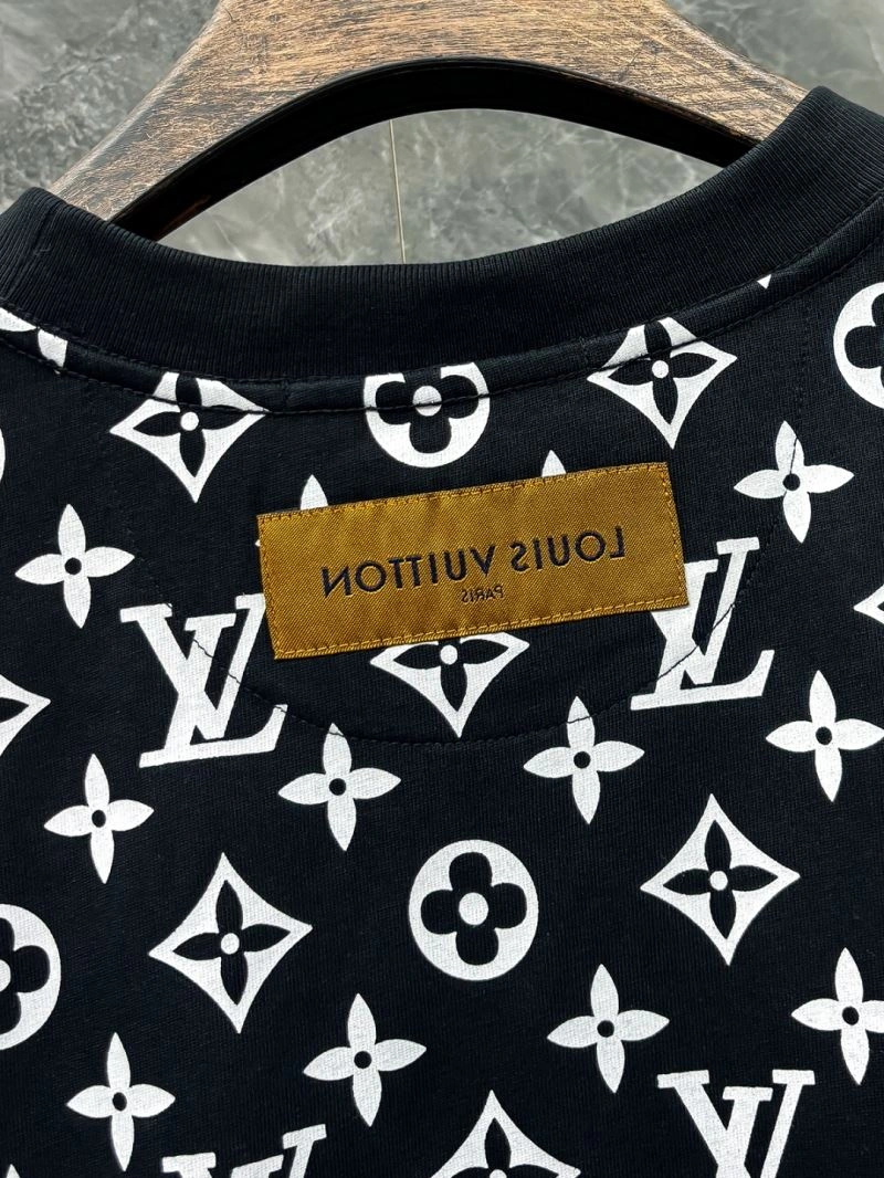 Stylish Louis Vuitton T-Shirts 136172