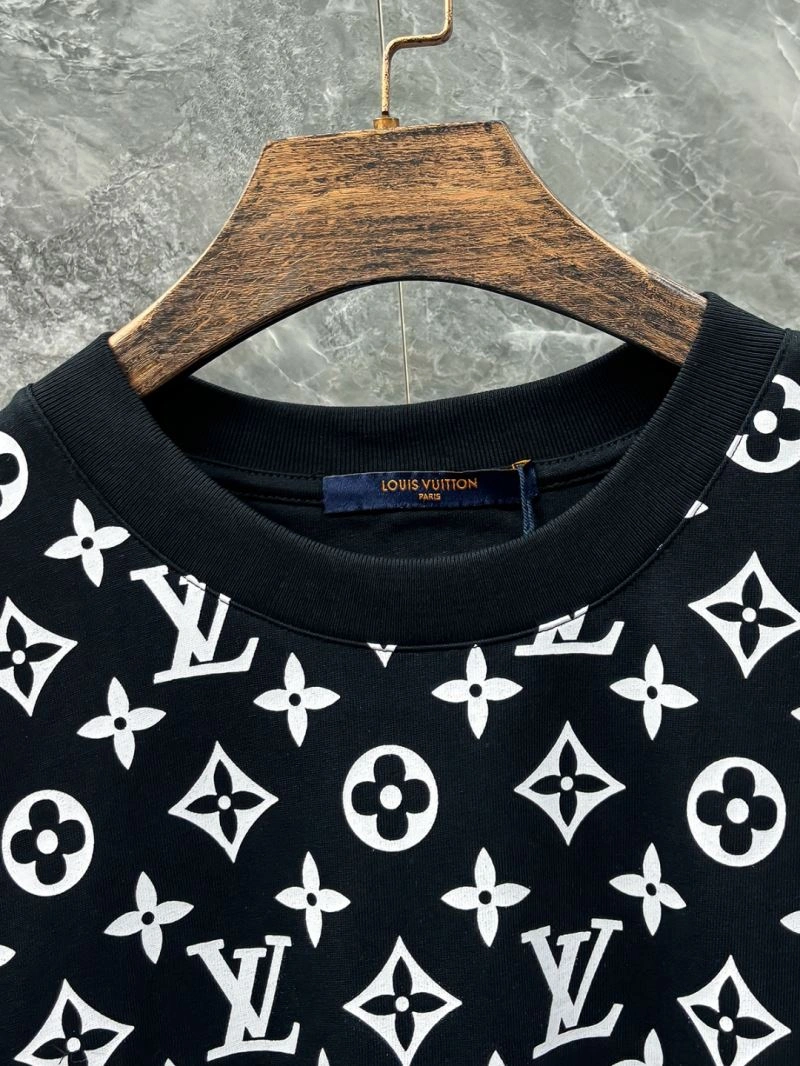 Stylish Louis Vuitton T-Shirts 136172