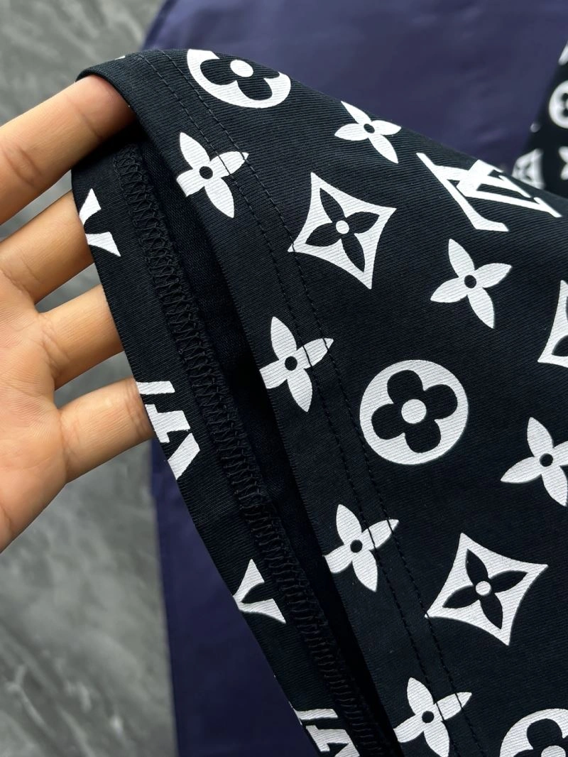 Stylish Louis Vuitton T-Shirts 136172