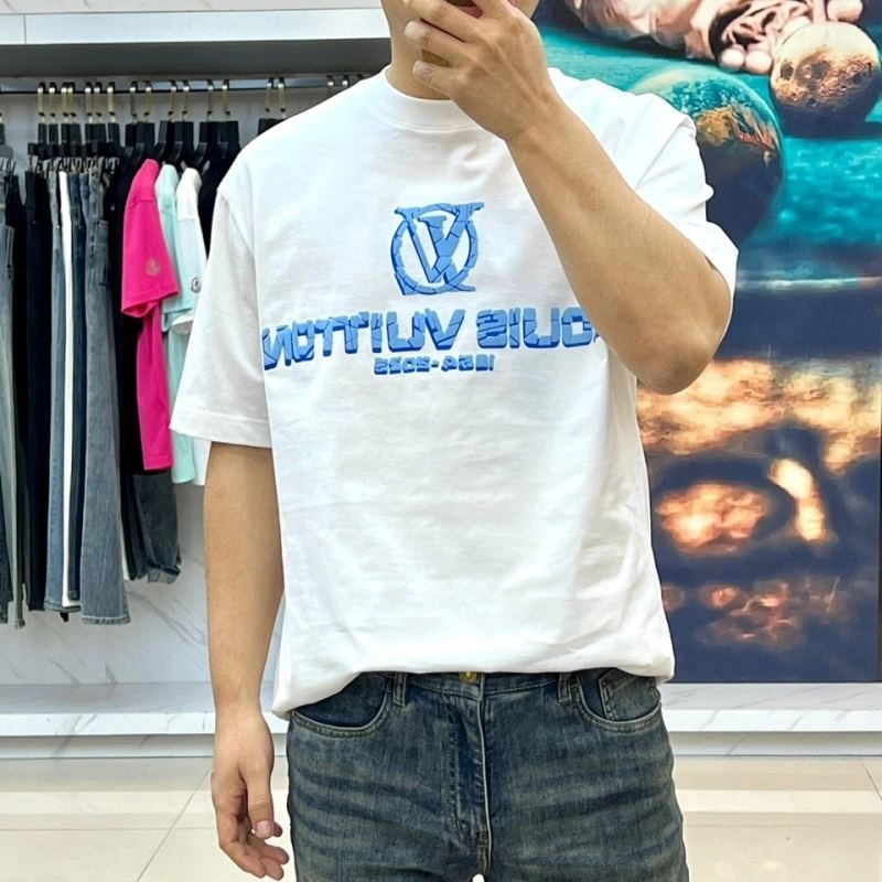 Louis Vuitton T-Shirts Sleek 136167