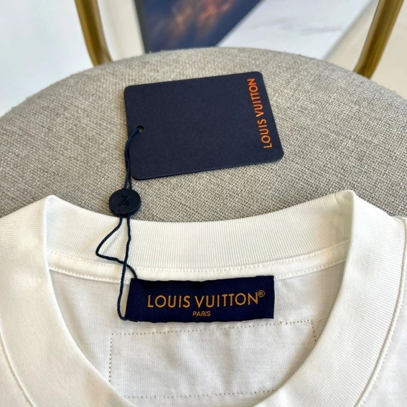 Louis Vuitton T-Shirts Sleek 136167
