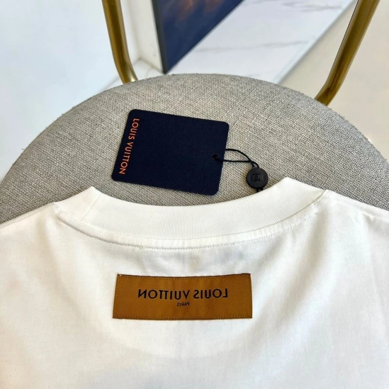 Louis Vuitton T-Shirts Sleek 136167