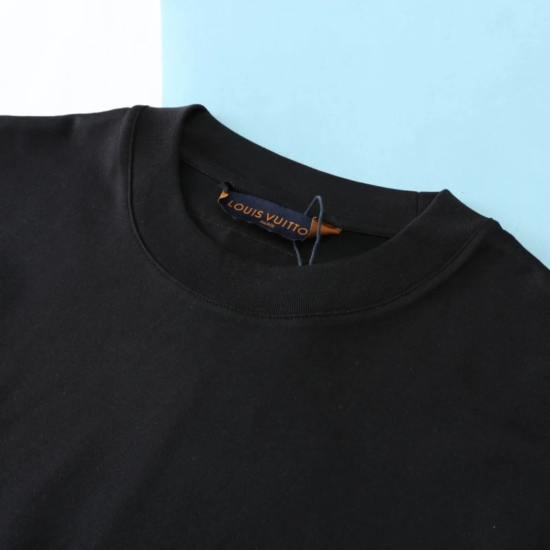 Tailored Louis Vuitton T-Shirts 136161