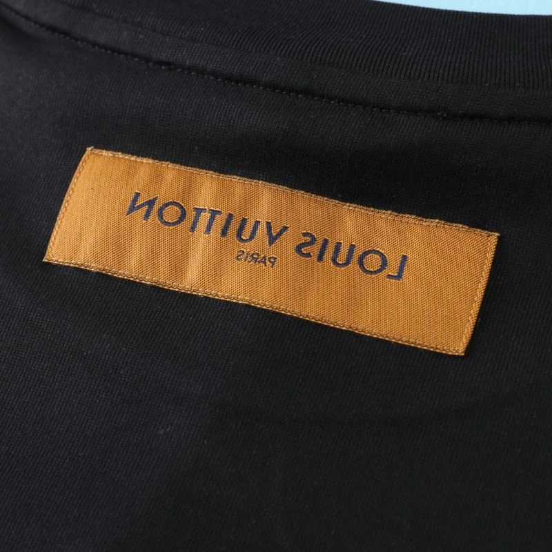 Tailored Louis Vuitton T-Shirts 136161
