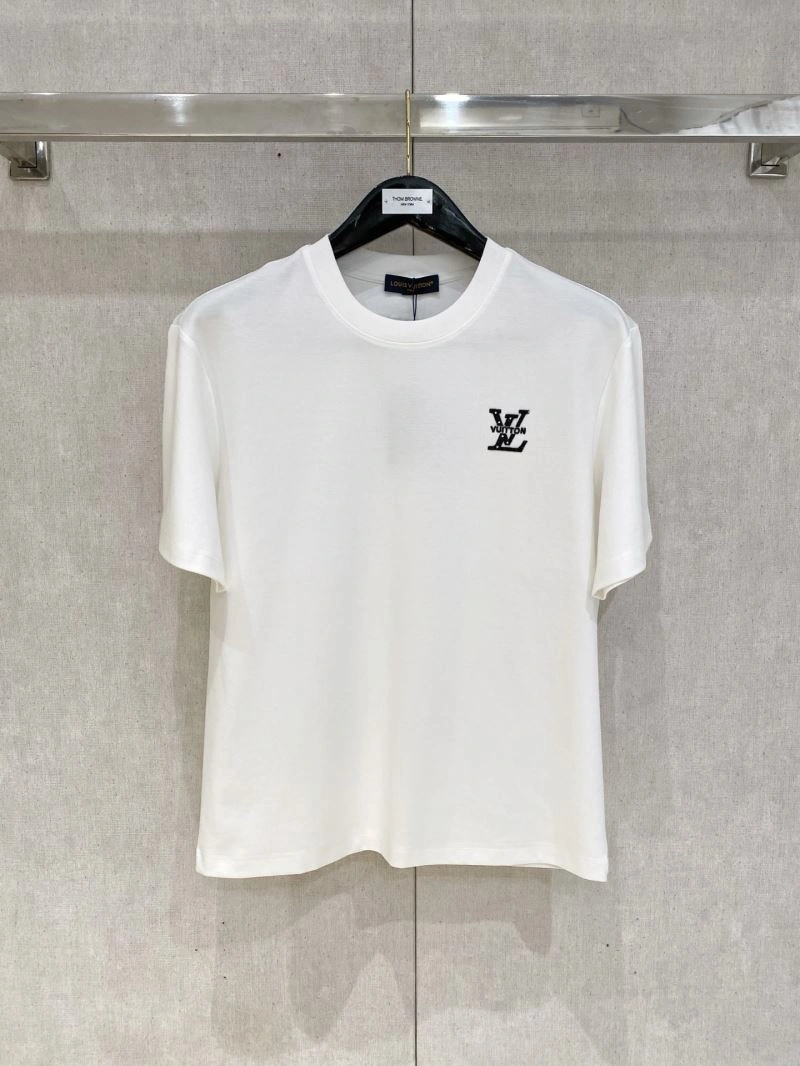 Effortless Louis Vuitton T-Shirts 136149