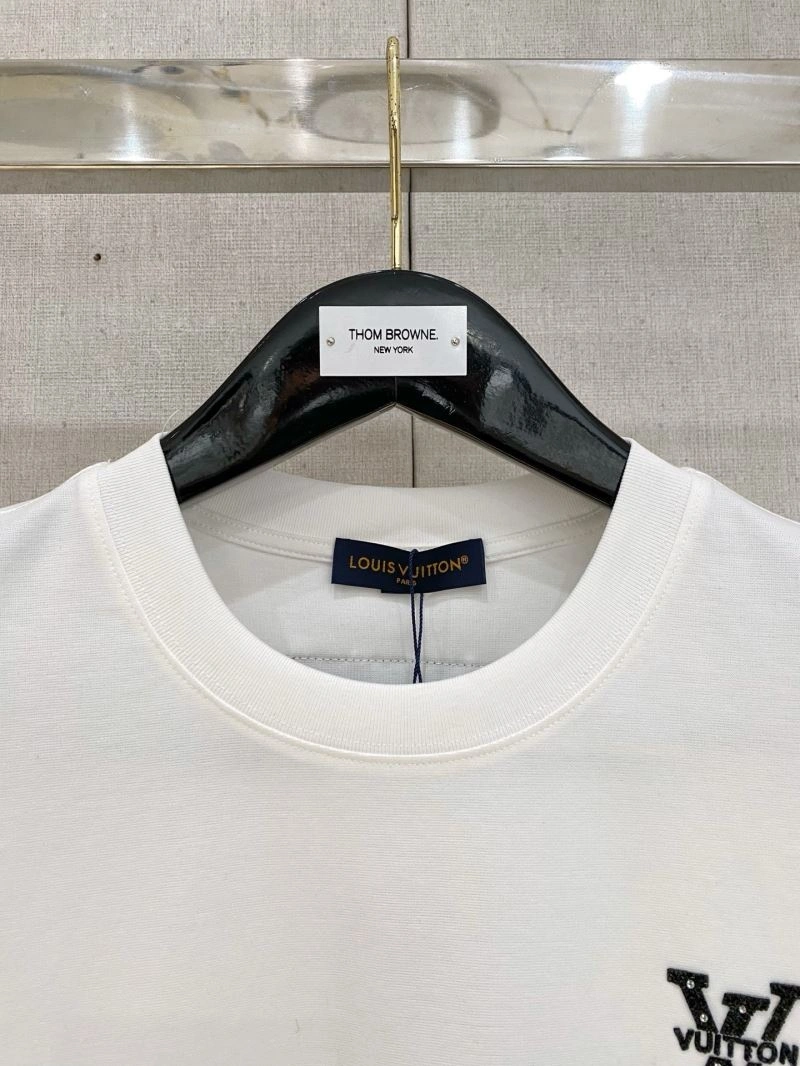 Effortless Louis Vuitton T-Shirts 136149