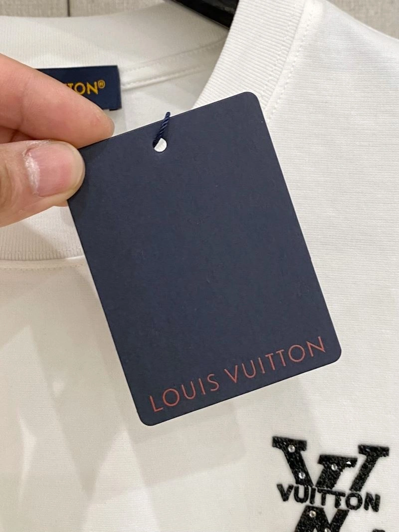 Effortless Louis Vuitton T-Shirts 136149
