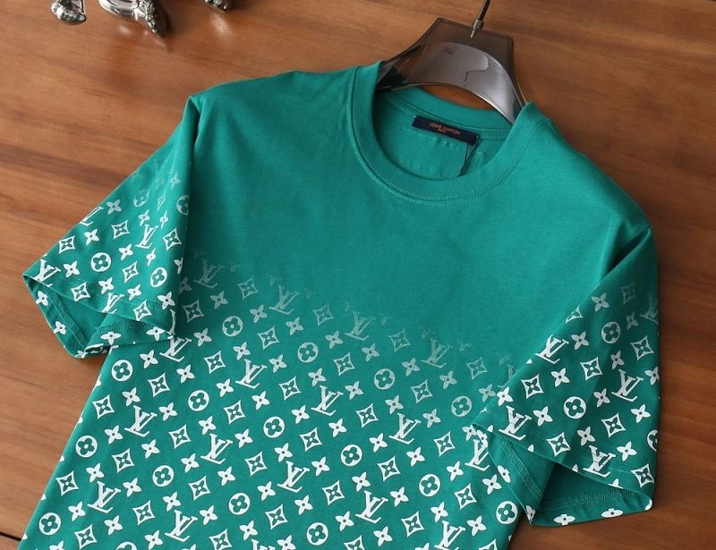 Functional Louis Vuitton T-Shirts 136137