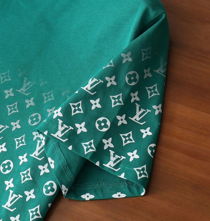 Functional Louis Vuitton T-Shirts 136137