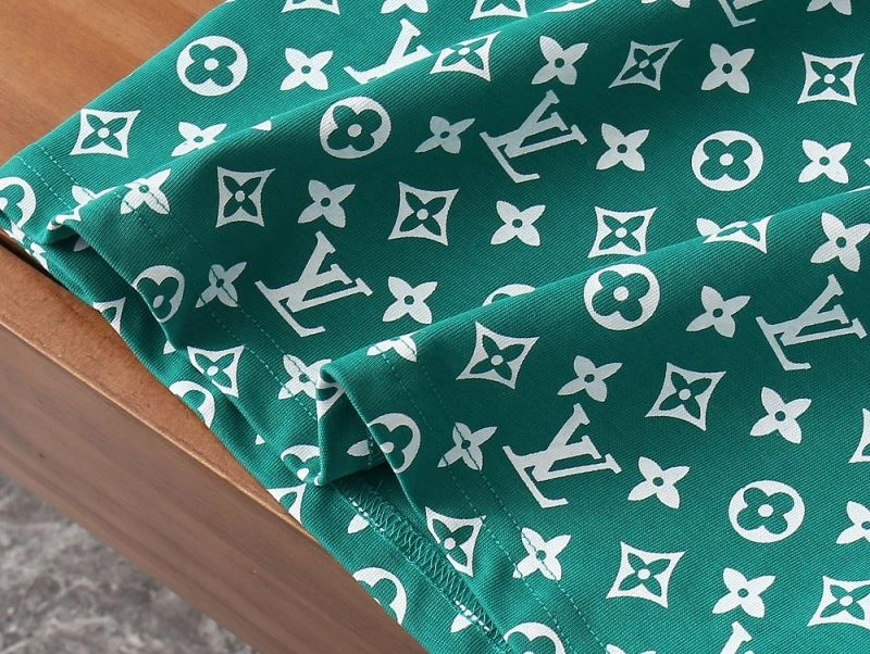 Functional Louis Vuitton T-Shirts 136137