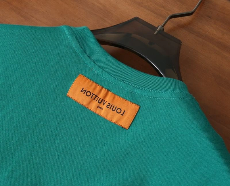 Functional Louis Vuitton T-Shirts 136137