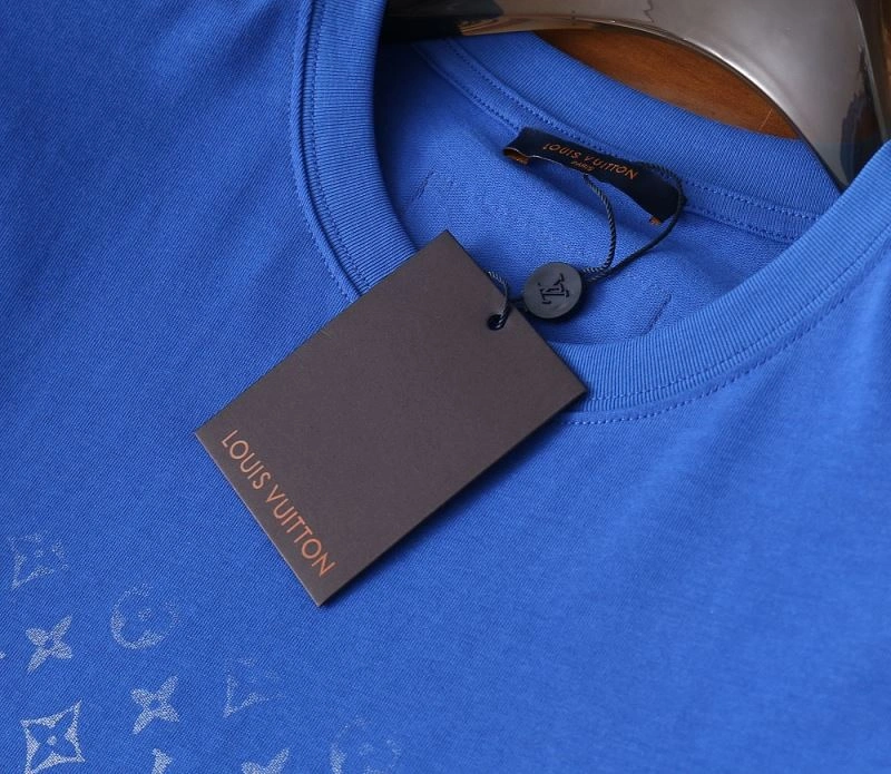 Fashionable Louis Vuitton T-Shirts 136135