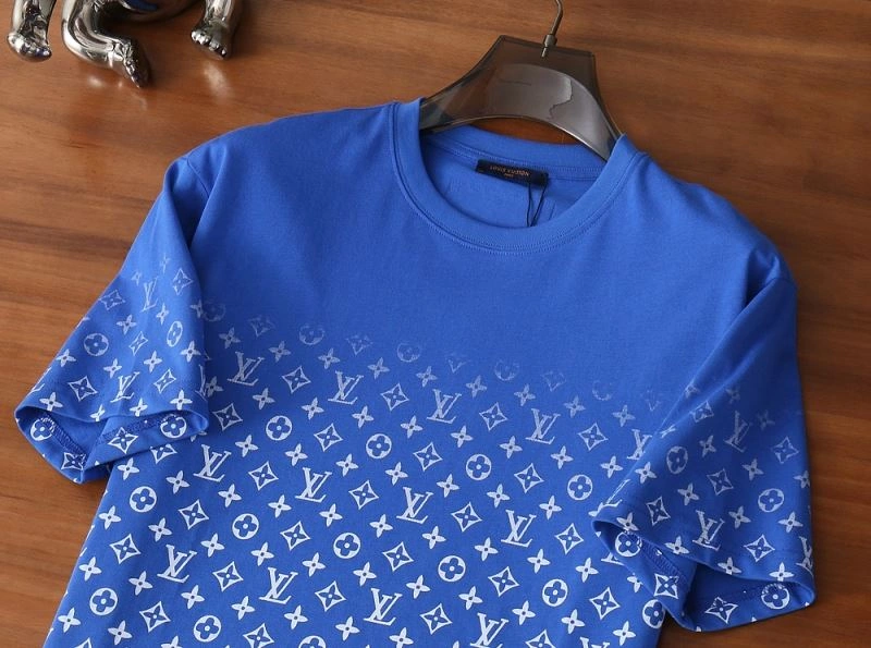 Fashionable Louis Vuitton T-Shirts 136135