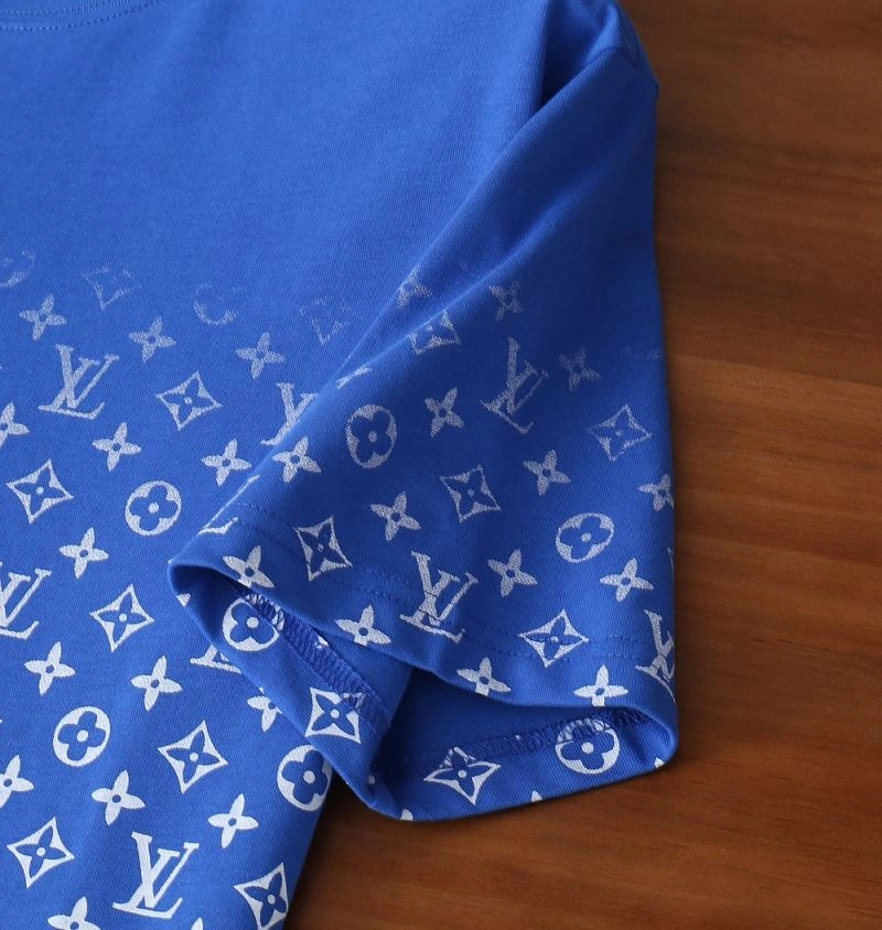 Fashionable Louis Vuitton T-Shirts 136135