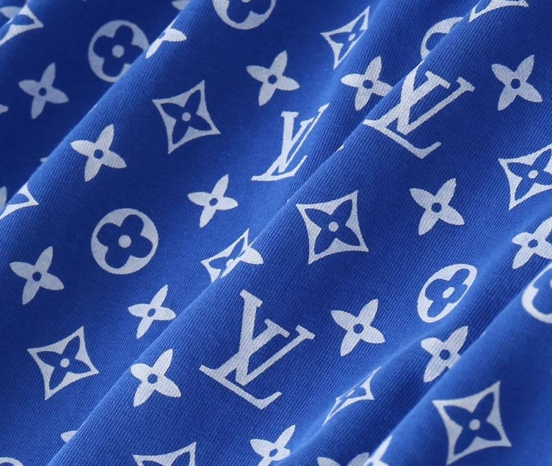 Fashionable Louis Vuitton T-Shirts 136135