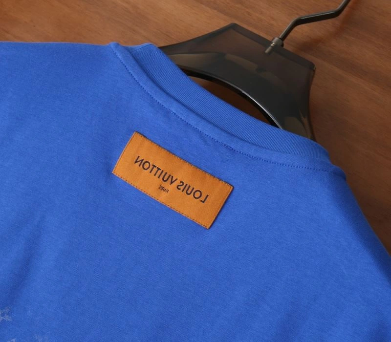 Fashionable Louis Vuitton T-Shirts 136135