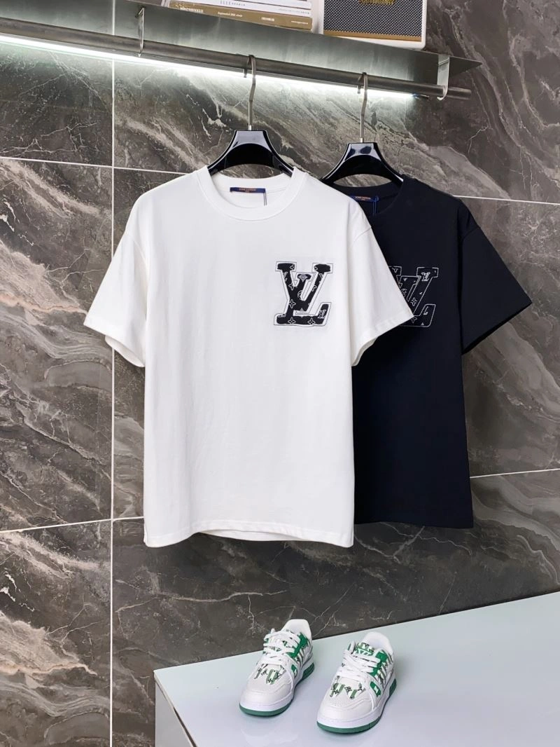 Lightweight Louis Vuitton T-Shirts 136147