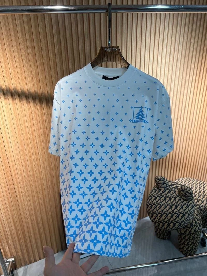 Elegant Louis Vuitton T-Shirts 136133