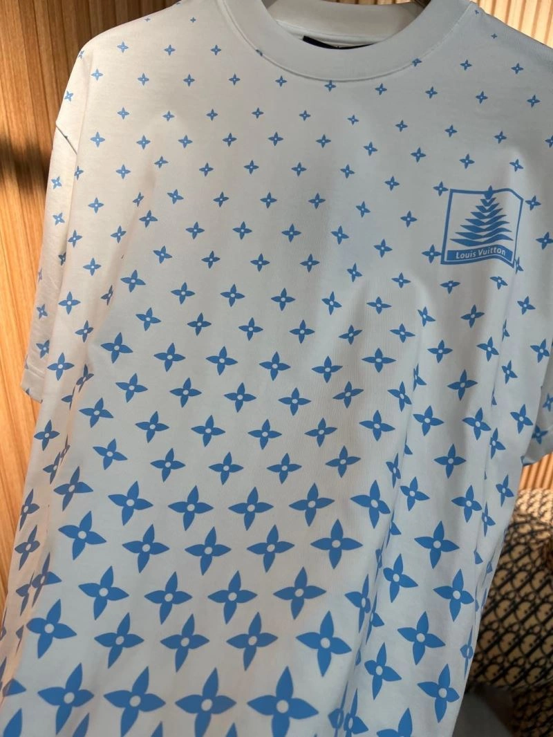 Elegant Louis Vuitton T-Shirts 136133