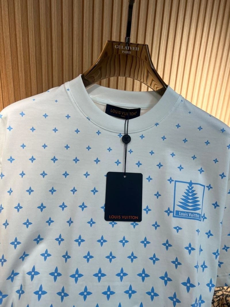 Elegant Louis Vuitton T-Shirts 136133