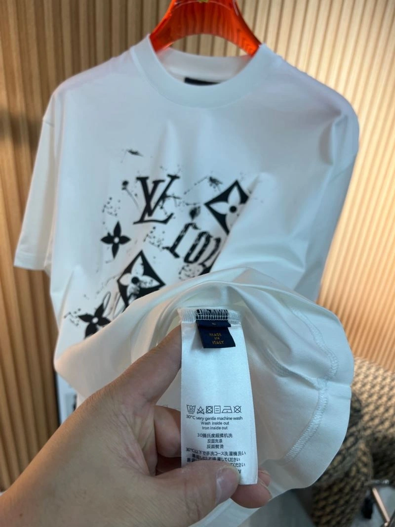 Durable Louis Vuitton T-Shirts 136125