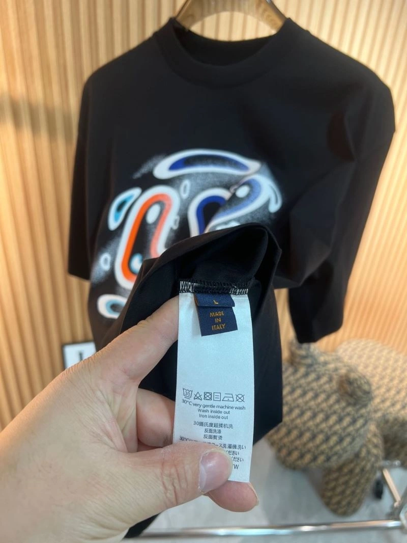 Louis Vuitton T-Shirts Stretchable 136143