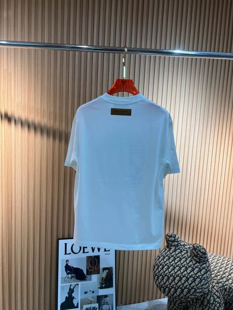 FashionForward Louis Vuitton T-Shirts 136131
