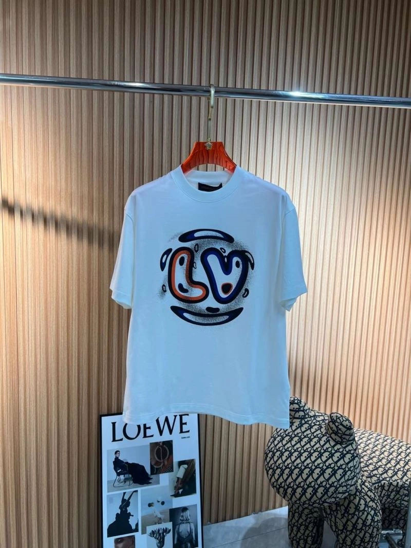 FashionForward Louis Vuitton T-Shirts 136131