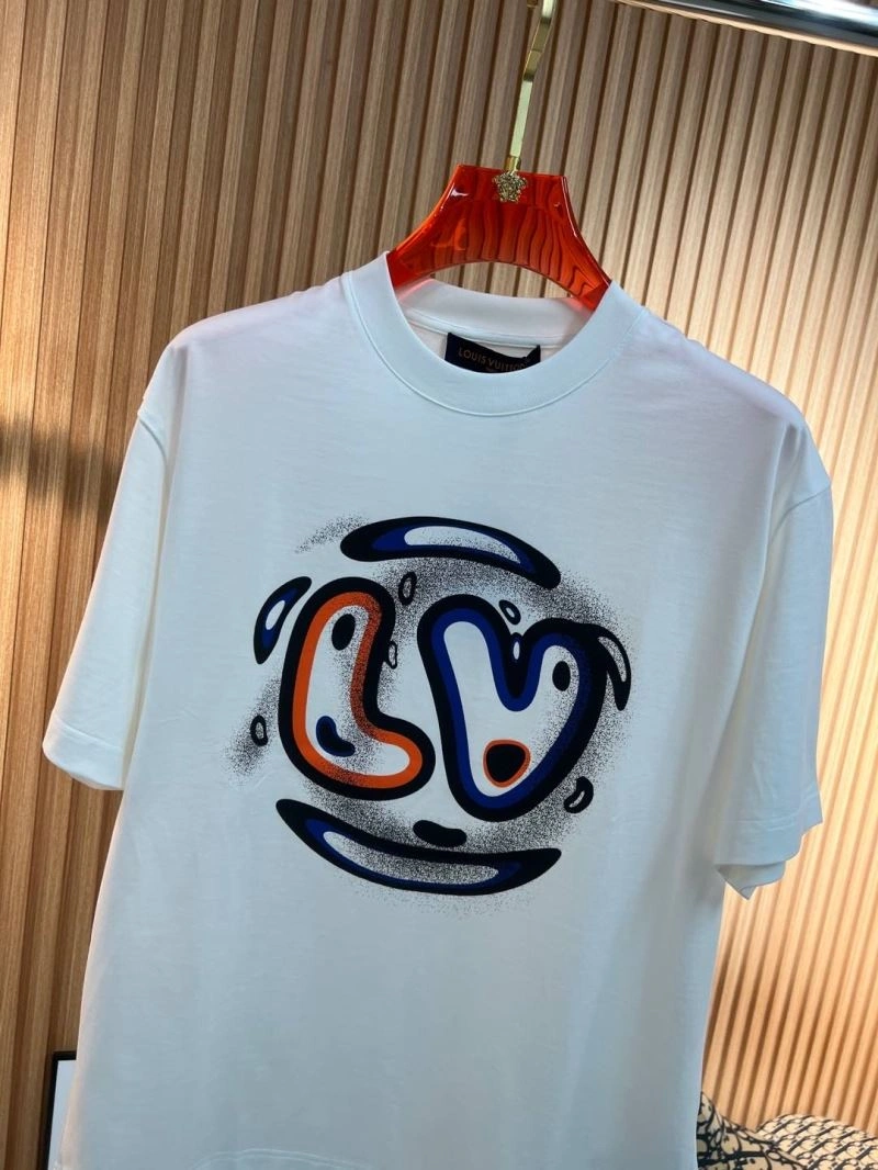 FashionForward Louis Vuitton T-Shirts 136131
