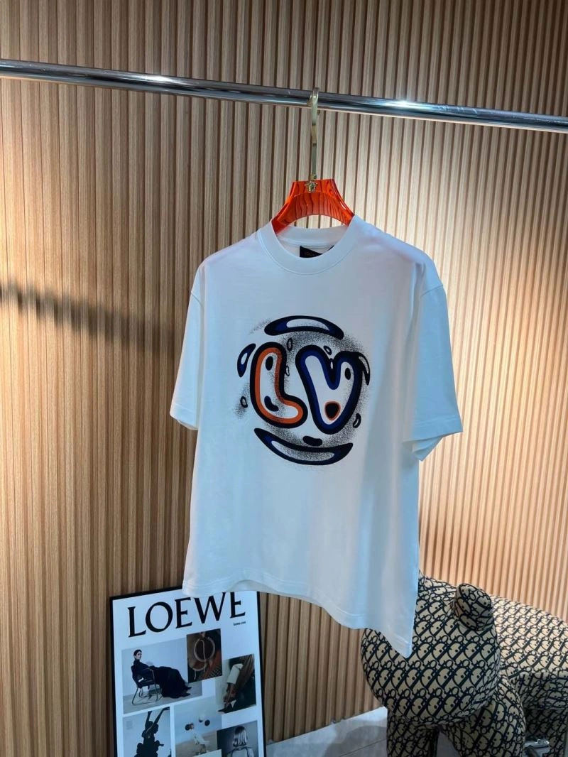 FashionForward Louis Vuitton T-Shirts 136131