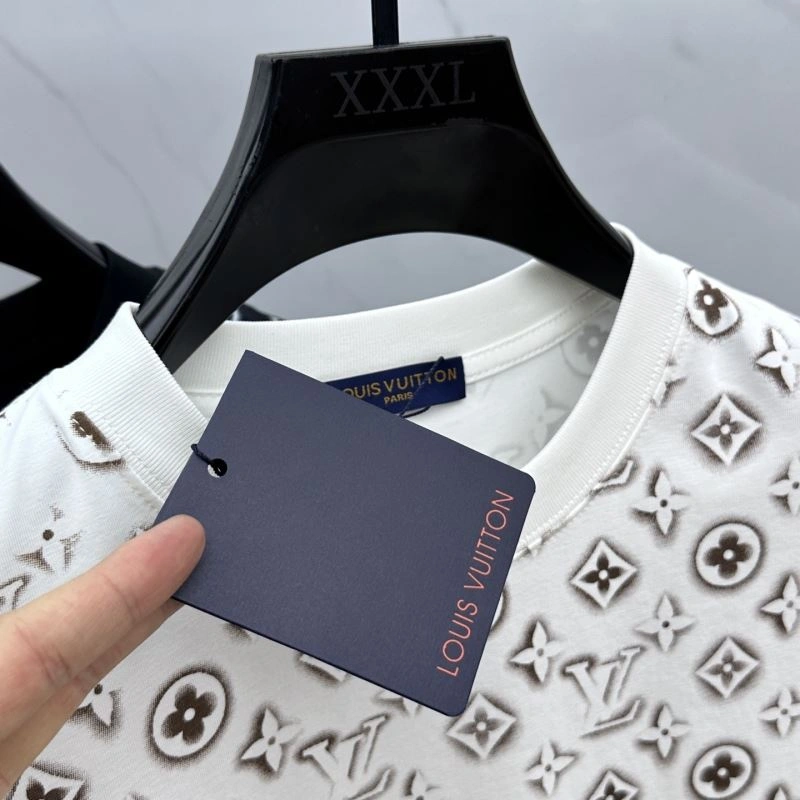 Louis Vuitton T-Shirts Chic 136121