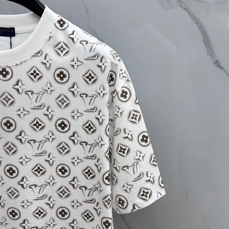 Louis Vuitton T-Shirts Chic 136121