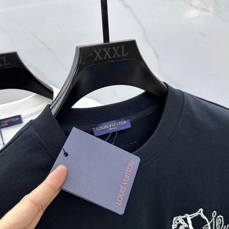 Louis Vuitton T-Shirts Popular 136106