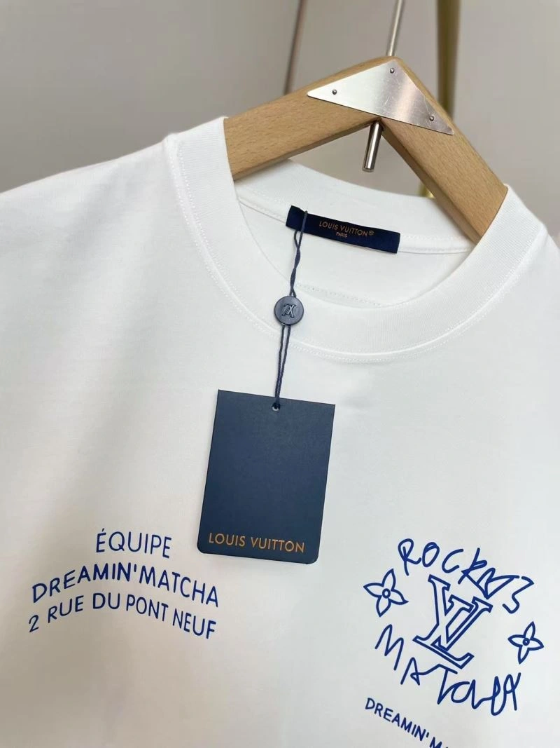 Stylish Louis Vuitton T-Shirts 136109
