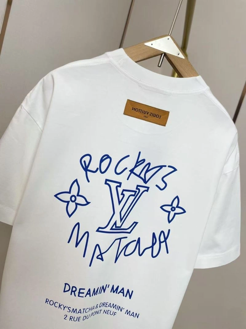 Stylish Louis Vuitton T-Shirts 136109